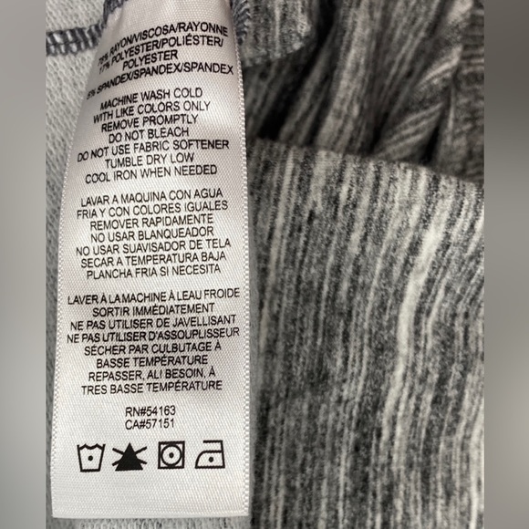 Women’s Calvin Klein Gray Long Sleeve Pullover Hoodie Sweatshirt Size Medium - Picture 4 of 4